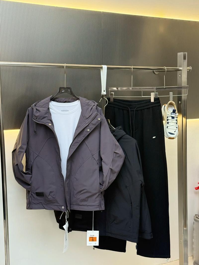 男装零售行业的春天：消费复苏与品牌升级